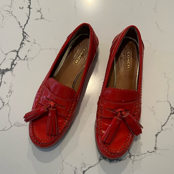 VINTAGE COACH PATENT LEATHER TASSEL LOAFERS - Picture 2 of 4